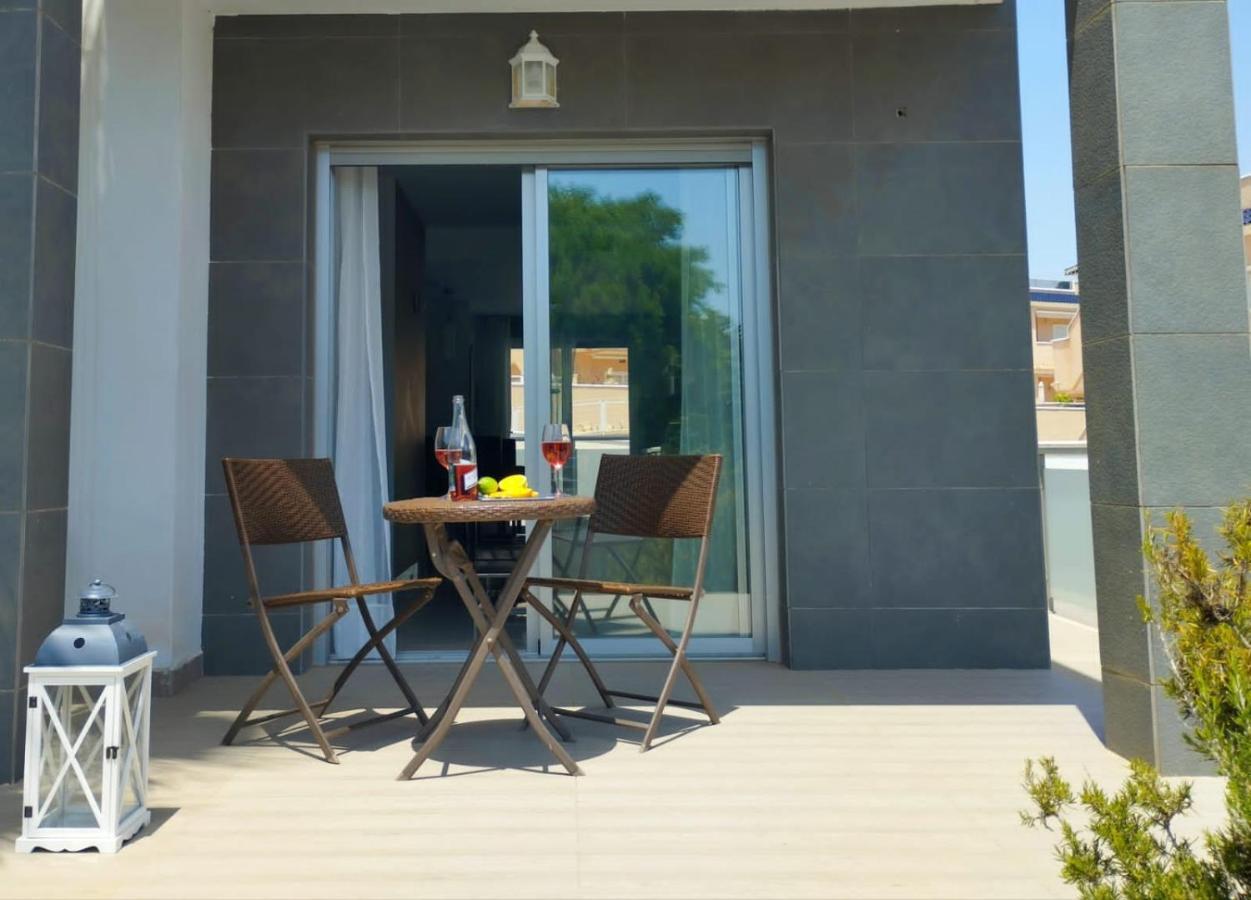 Bungalow En Punta Prima 2 Dormitorios Y Piscina Торевиеха Екстериор снимка