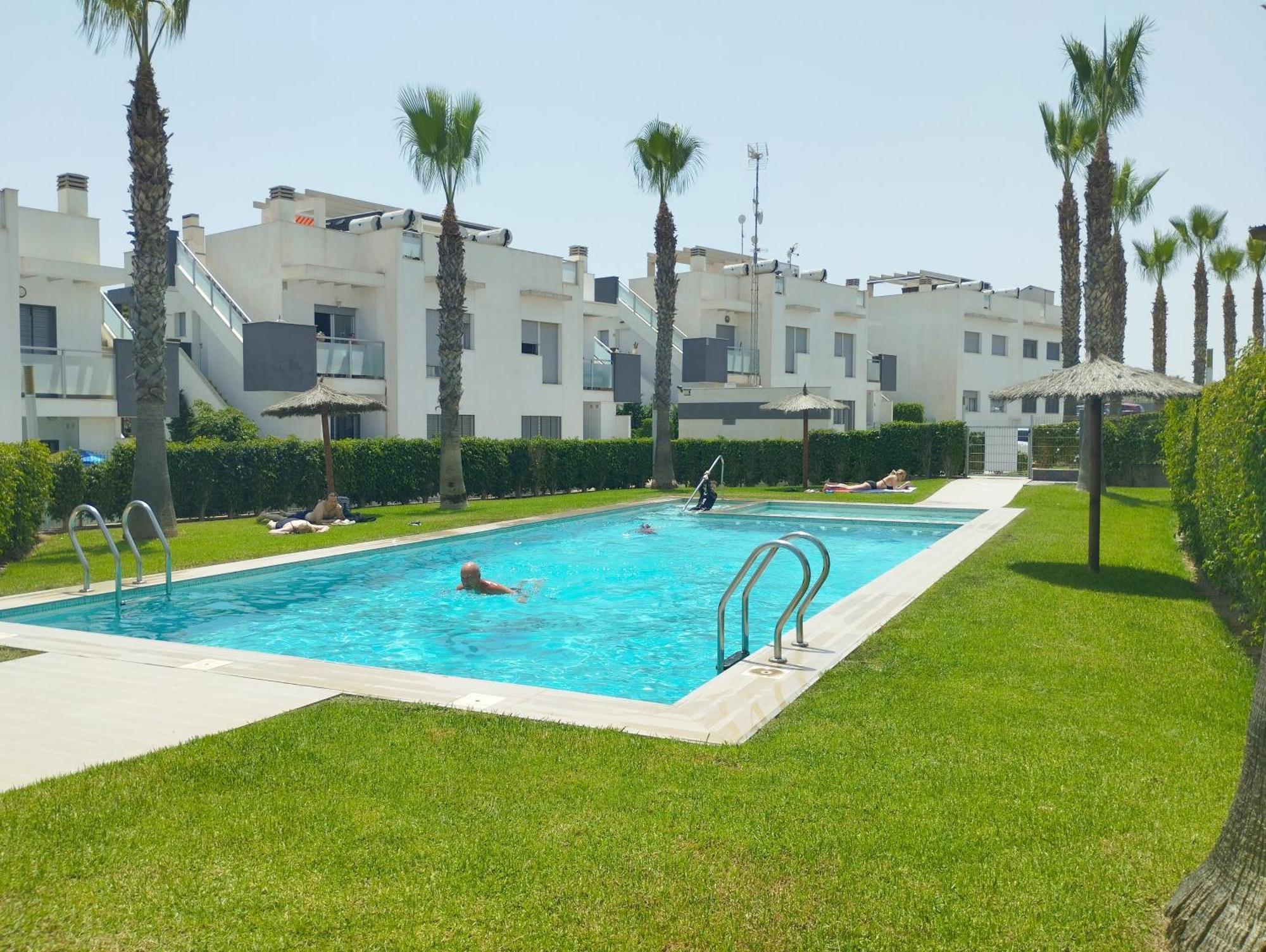 Bungalow En Punta Prima 2 Dormitorios Y Piscina Торевиеха Екстериор снимка